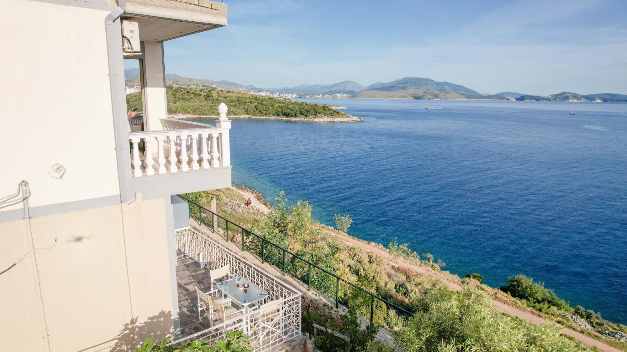 Vila Shakaj Sarandë Exteriör bild